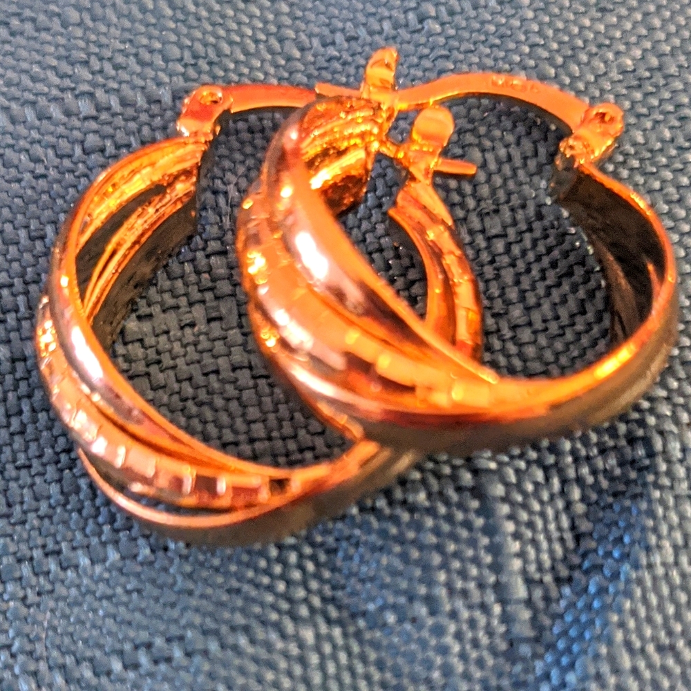 10k gold hoop earrings, NEW